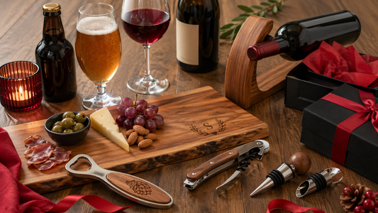Originele cadeaus voor bier- en wijnliefhebbers — bierflesopener, borrelplank en wijnaccessoires