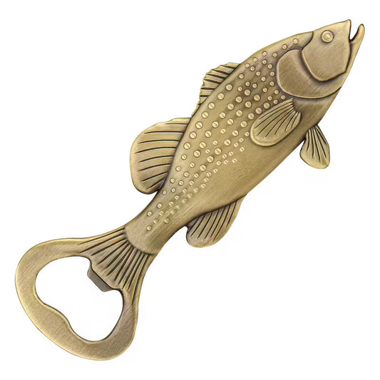 Close-up van de stevige metalen flesopener aan de staart van de vis, ideaal voor vissers en outdoor liefhebbers.